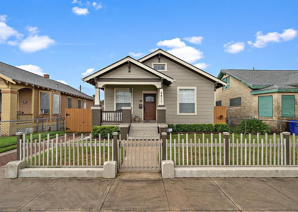 1st image of 2811 Avenue