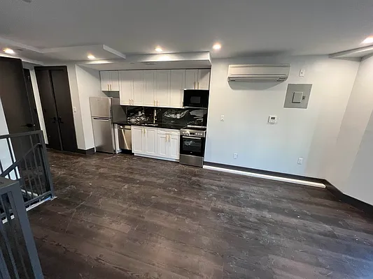 Rented by Delmark Realty LLC | media 53