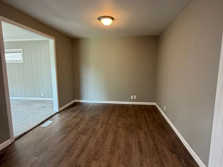 1518 Eastview Ave — Photo 8