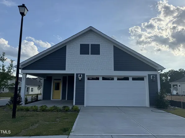 301 Village Walk Dr, Clayton, NC 27527