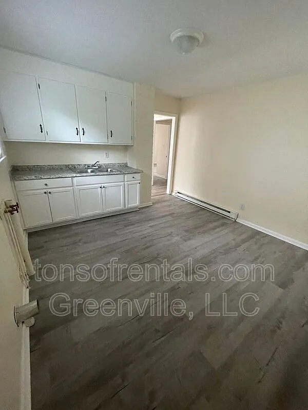 2 bed, 1.0 bath, $950 — Photo 3