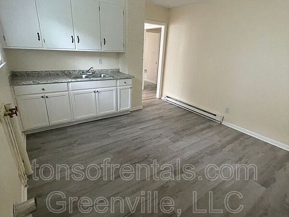 3rd image of 691 Fairfax St