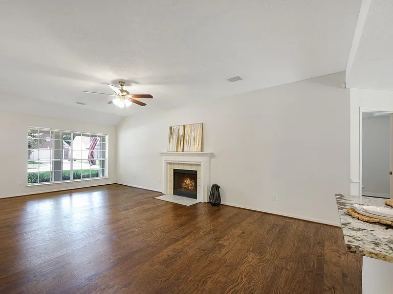 8910 Driftstone Dr — Photo 7