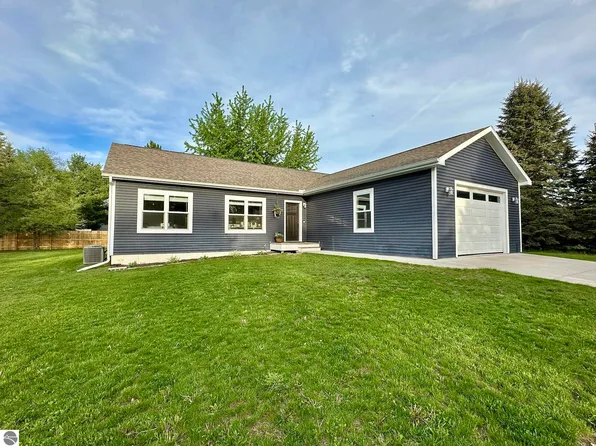 1025 S Littlefield Rd, Mount Pleasant, MI 48858