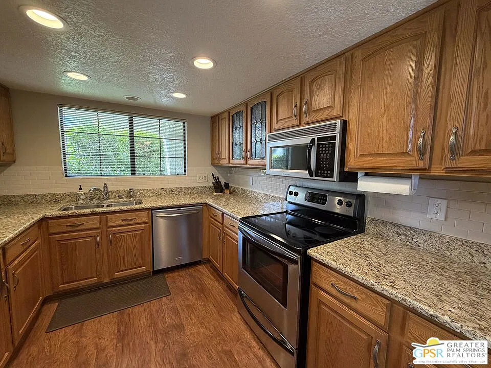 2 bed, 1175 sqft, $2,500 — Photo 3