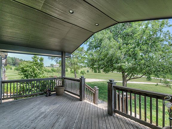 2nd image of 508 Sunset Dr