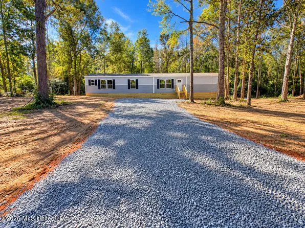 143 Pin Oak Dr, Poplarville, MS 39470