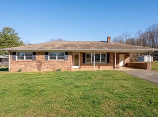 209 Rabbits Run, Woodlawn, VA 24381
