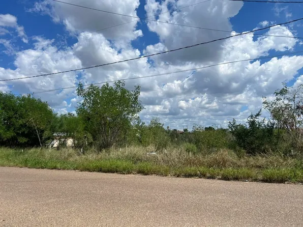 5120 Laredo Ln, Zapata, TX 78076