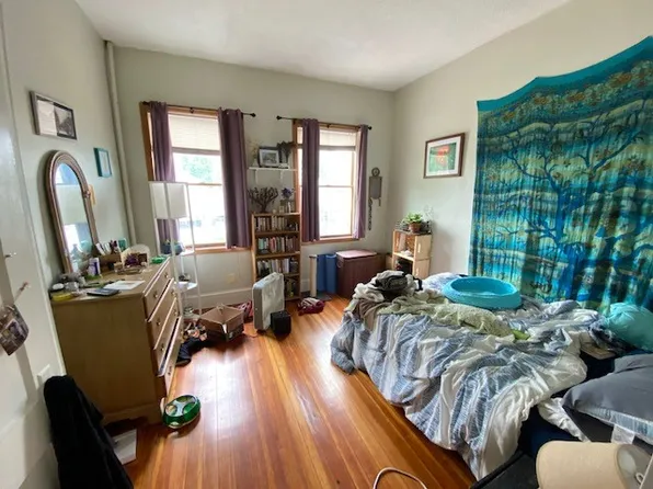 77 Easton St, Allston, MA