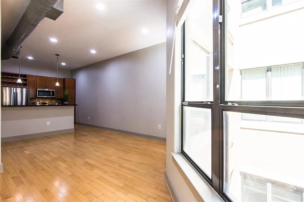 1 bed, 718 sqft, $1,795 — Photo 2