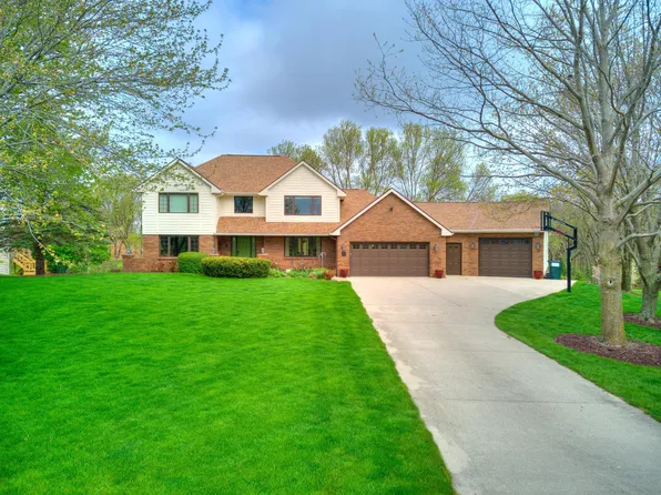 5423 Oak Ln, Ames, IA 50014