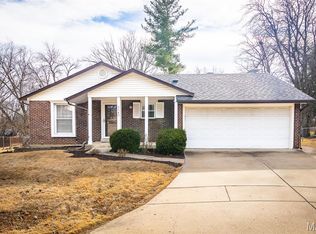 2340 Charterwood Ct, Maryland Heights, MO