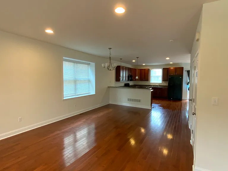 225 W 5th Ave — Photo 2