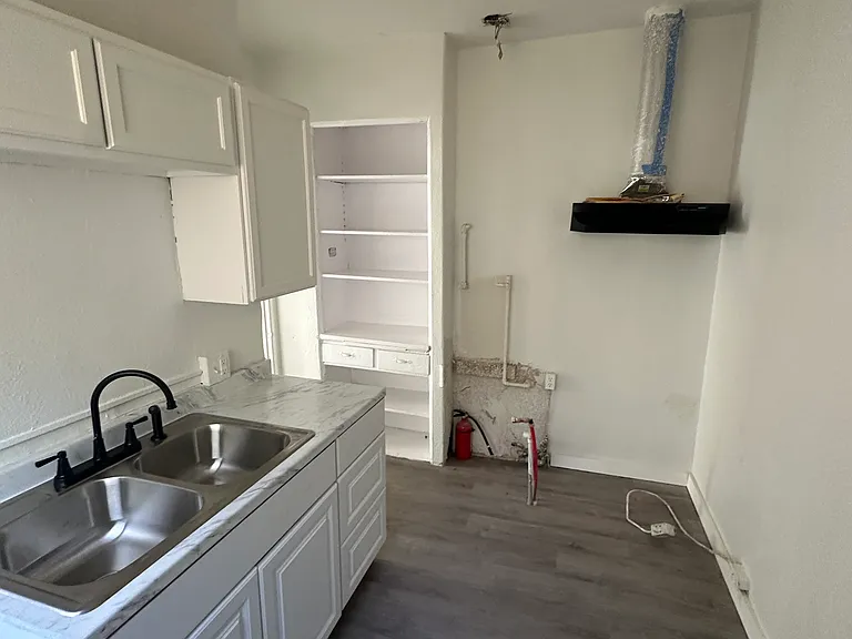 519 S Carancahua St #2 — Photo 8