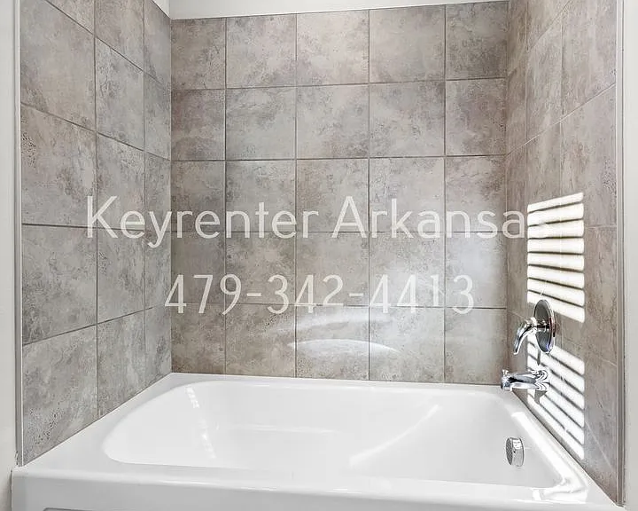 811 E Sparrow Cir — Photo 26