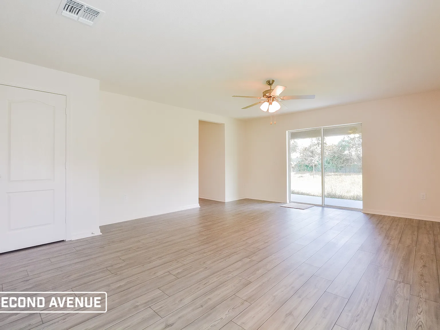 4 bed, 2.0 bath, 1857 sqft, $2,774 — Photo 3