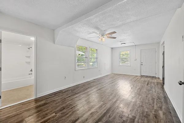 7818 James Dr — Photo 11