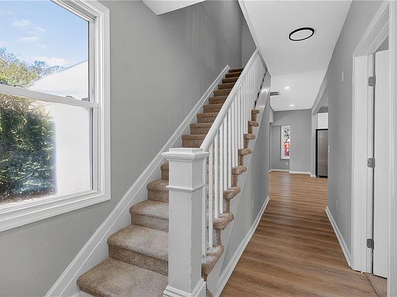 5th image of 854 W 42nd St