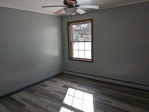 3rd image of 105 Auburn Rd APT 6