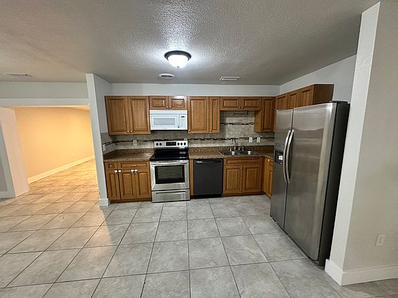 2nd image of 1316 N Fiske Blvd