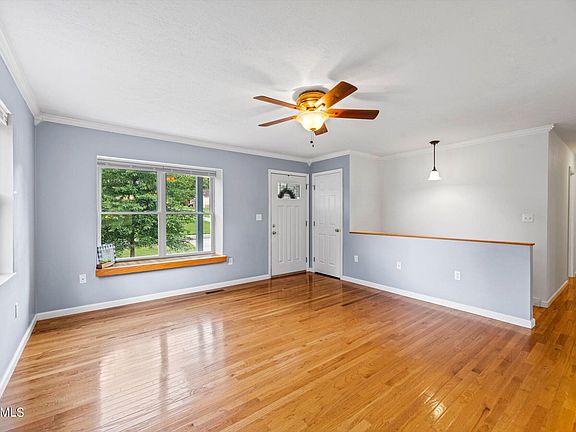 5th image of 129 E Brushy Valley Dr