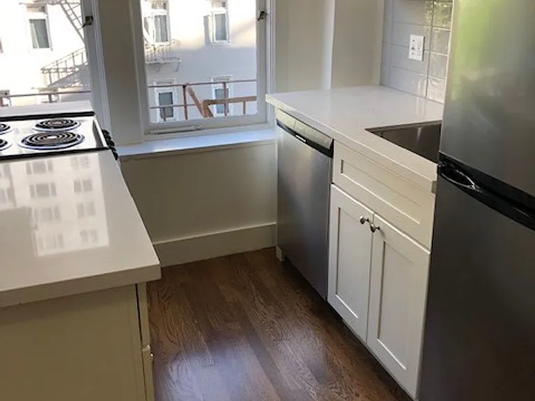 701 Pine St — Photo 2