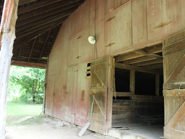 7 W Pine St, Bellflower, MO 63333