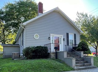 1030 N Market St, Mount Carmel, IL 62863