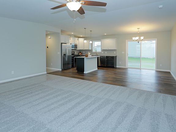 3rd image of 1015 English Primrose Ave