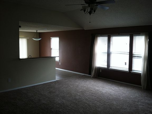 5th image of 915 Live Oak Dr
