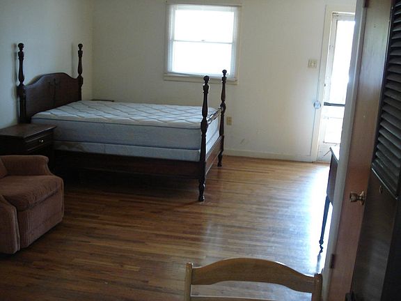 4th image of 1806 Avenue W
