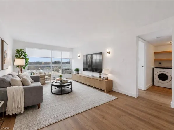 358 Waterloo Ave Unit 902, Guelph, ON N1H 7Y3