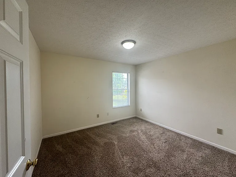 5698 Grantham Ln — Photo 3