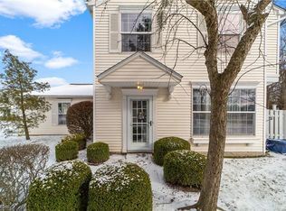 26151 Hawthorne Ct #8B, Olmsted Falls, OH 44138