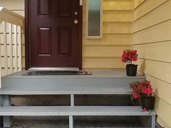 3rd image of 16717 Corliss Pl N