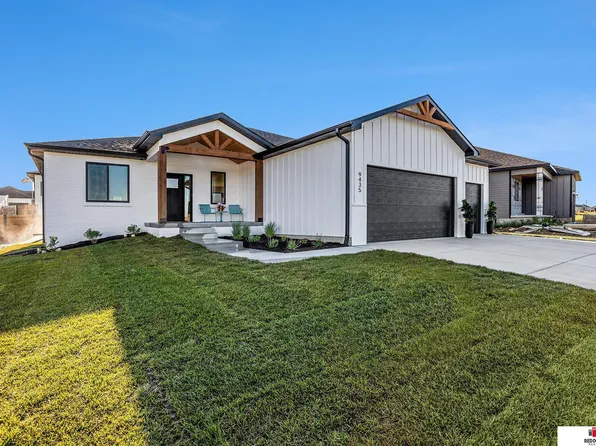 9435 Breashears St, Lincoln, NE 68516