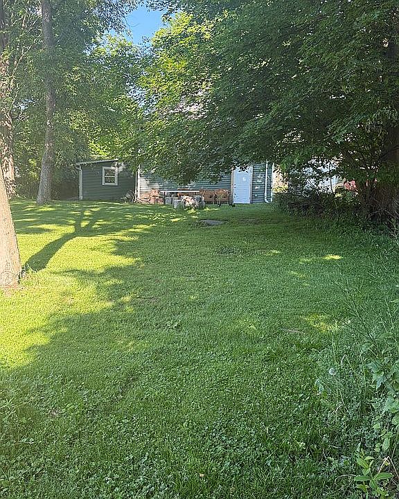 1st image of 570 Hooper Rd