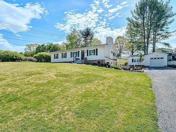 2nd image of 3994 Springwood Rd