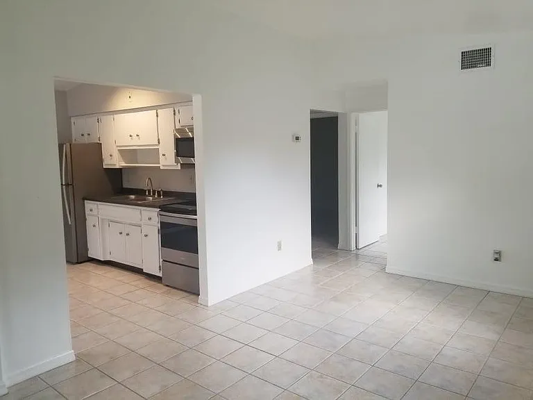 1066 Philippe Pkwy #2 — Photo 4