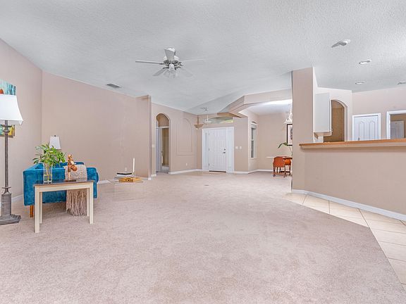 4th image of 8 Old Creek Cir