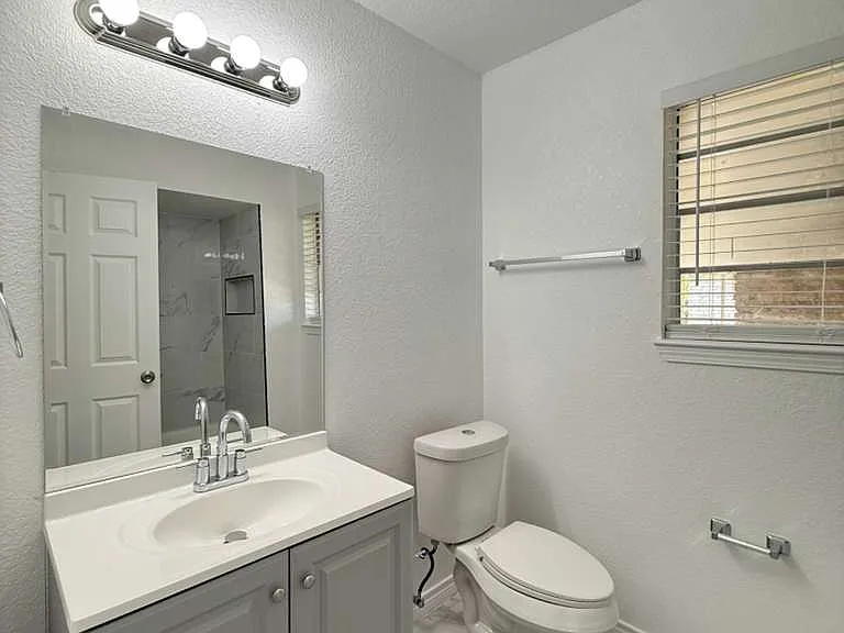 317 E Lindbergh Blvd — Photo 11