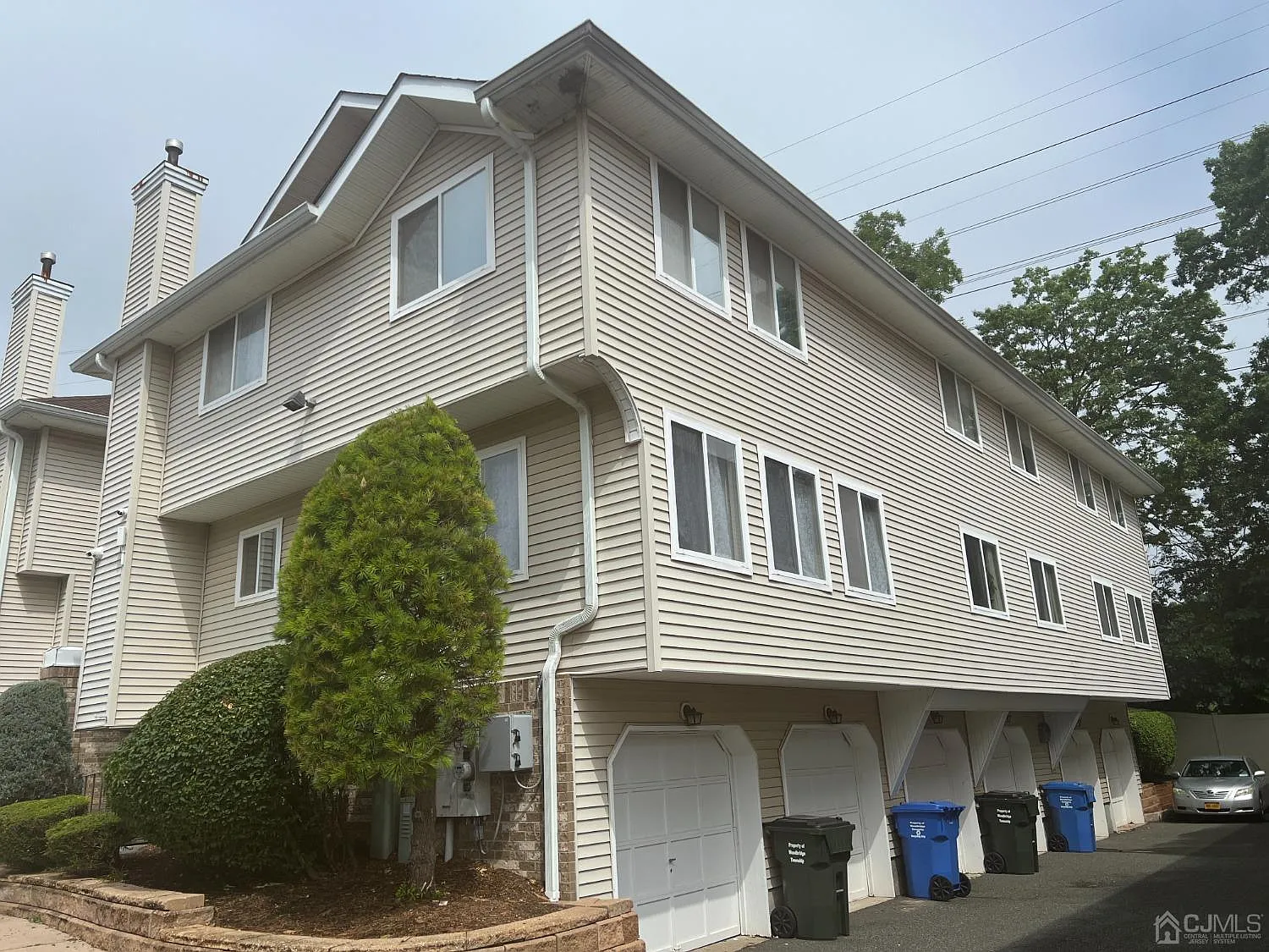 404 Madaline Dr photo 1