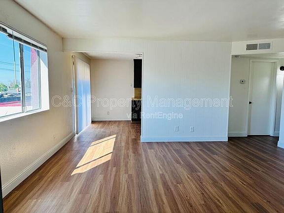 3rd image of 1668 W Ashlan Ave