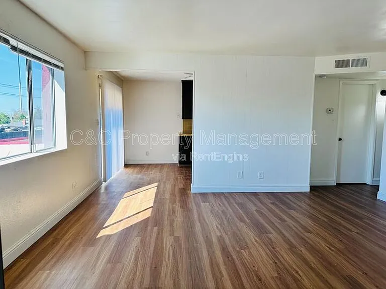 1668 W Ashlan Ave — Photo 3