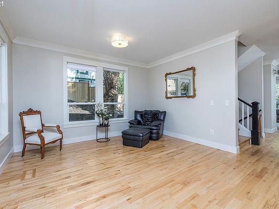 3rd image of 4412 SW Shattuck Rd