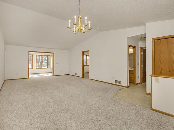 5th image of 2224 Pinewood Dr