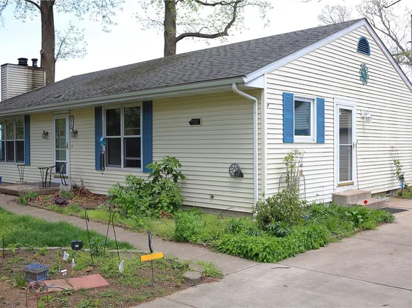 275 Sunset Dr, Lake City, PA 16423