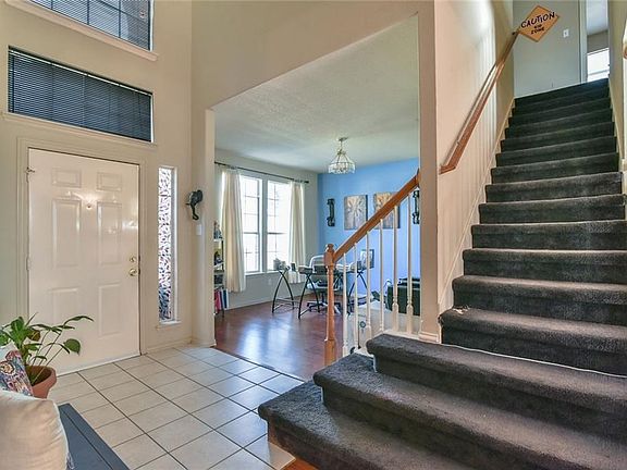 3rd image of 3924 Larkspur Dr