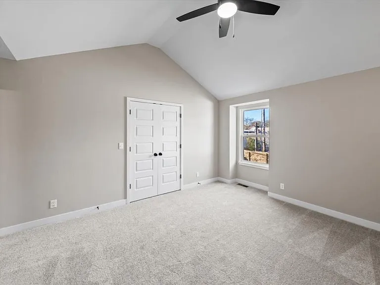 4614 Forest Ave — Photo 5